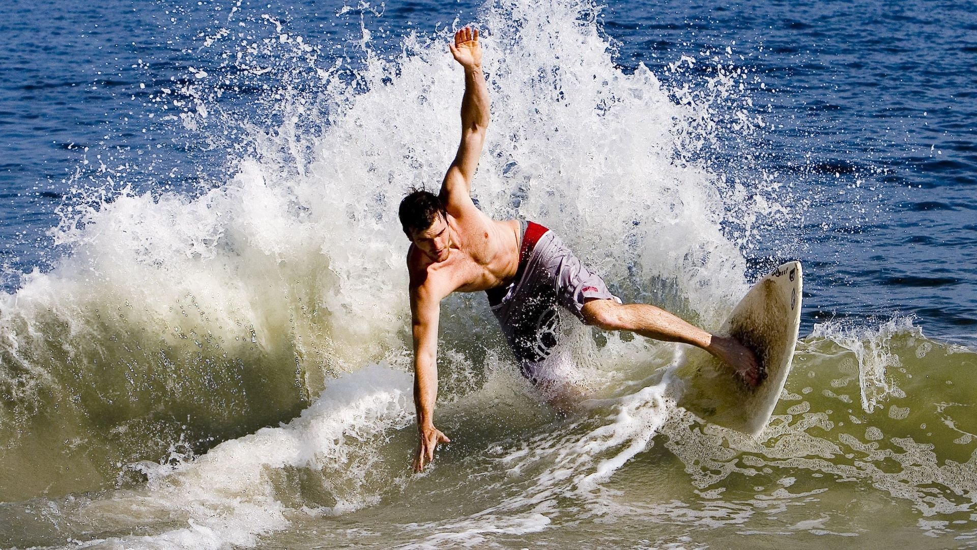 开云体育网页版-《传统体育与电竞融合：新合作开启双赢局面》，电竞比赛和传统体育比赛区别